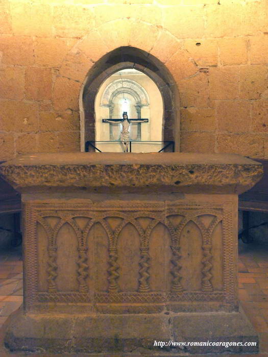 ALTAR EN EL EDÍCULO SUPERIOR